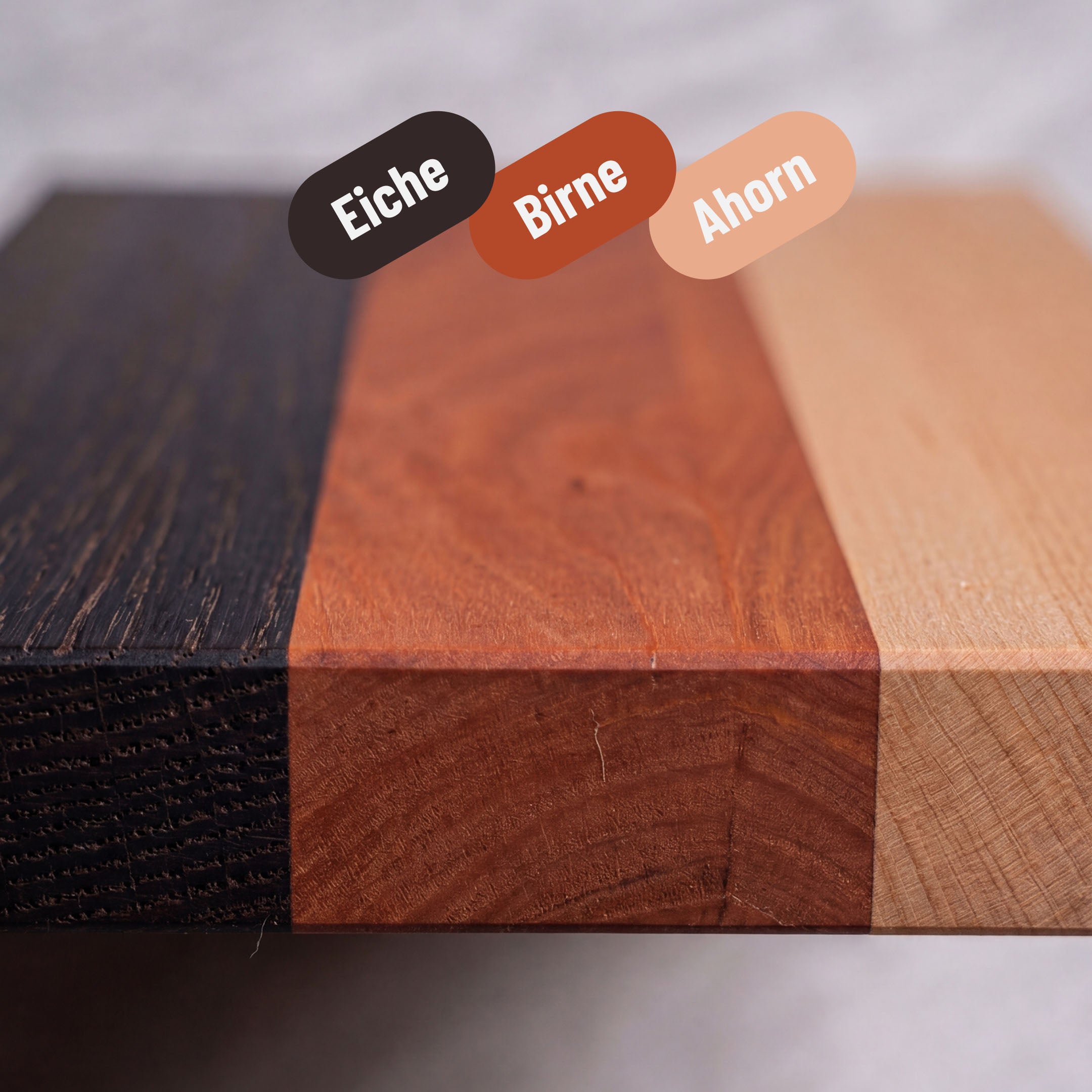 Schwarzrotgold – Handgefertigtes Schneidebrett aus Eiche, Birne & Ahorn | Made in Germany